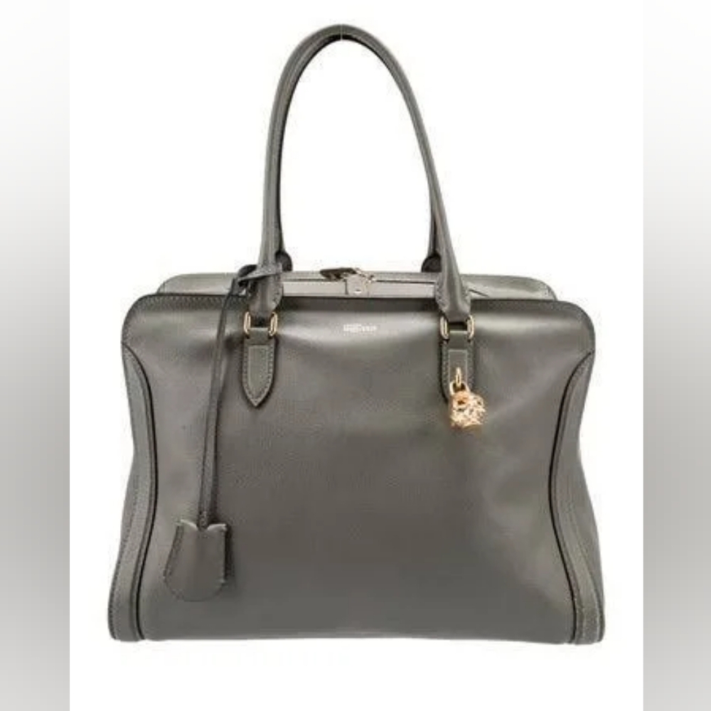 🤩🔥🔥🔥🔥Blow Out Sale Like New Closet Closeout Alexander McQueen Skull Bag.